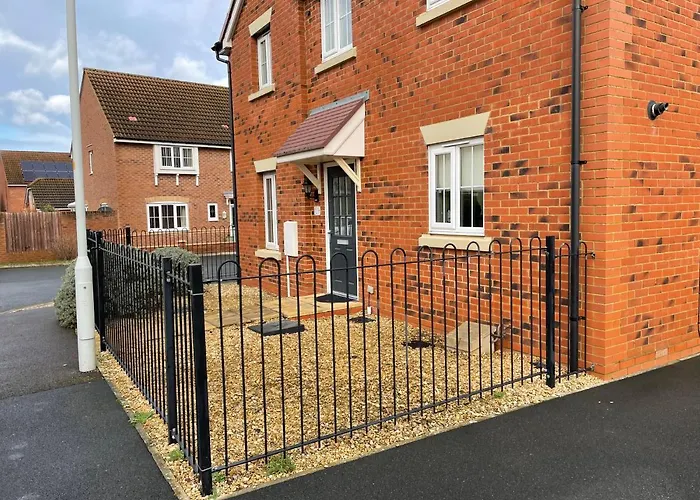 Stunning Large Detached Gloucester, 4 Beds, 3 Bedroom, 2 Bathroom Property, Nr Chelt, The Docks And Quays Sleeps 6